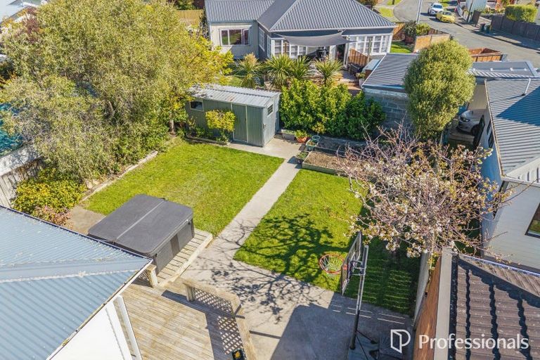 Photo of property in 18 Birdwood Road, Waterloo, Lower Hutt, 5011