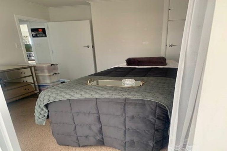 Photo of property in 2/96 East Coast Road, Forrest Hill, Auckland, 0620