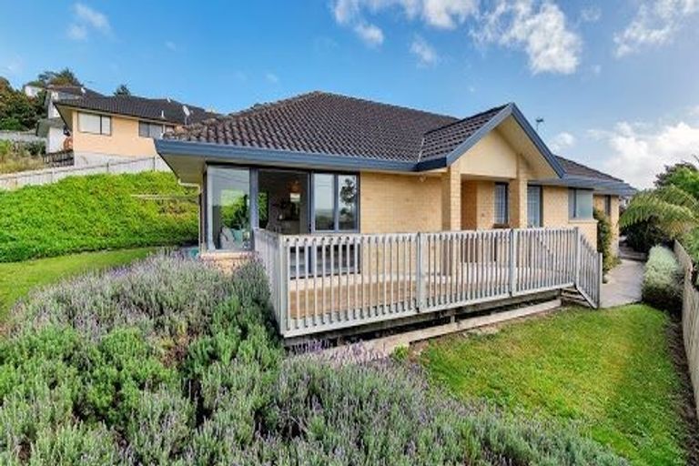 Photo of property in 16 Lizzie Lane, Clover Park, Auckland, 2019