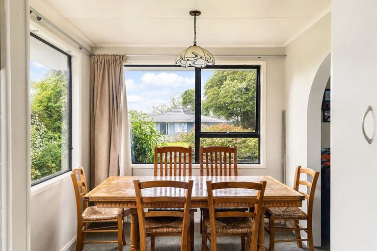 Photo of property in 6 Luke Place, Fairy Springs, Rotorua, 3015