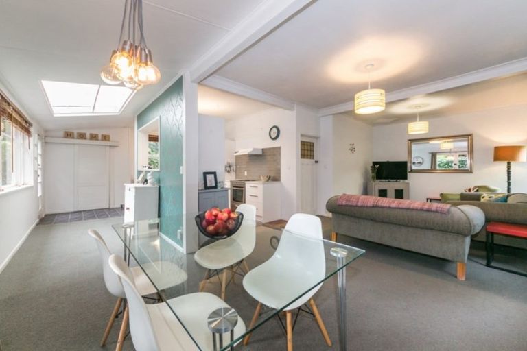 Photo of property in 24 Cobden Road, Bluff Hill, Napier, 4110