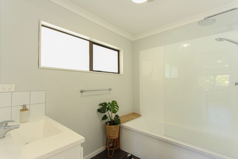 Photo of property in 99 Aquarius Drive, Kawaha Point, Rotorua, 3010