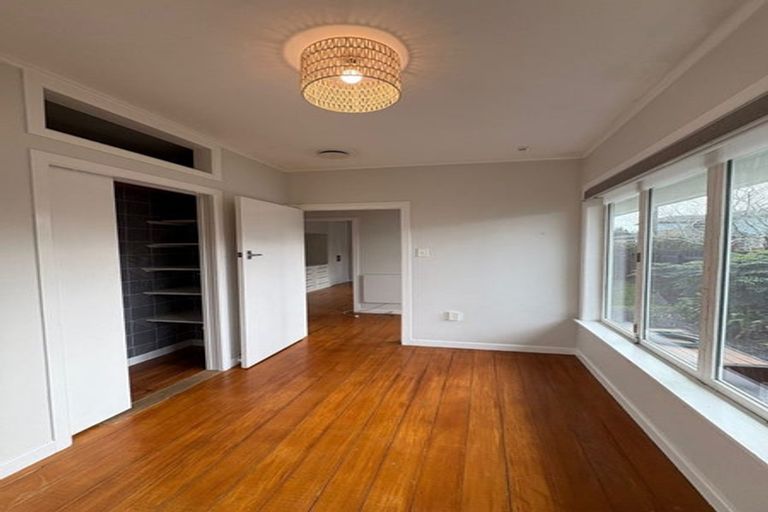 Photo of property in 17b Brookfield Road, Te Atatu Peninsula, Auckland, 0610