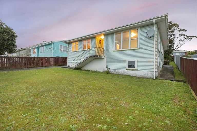 Photo of property in 52 Arahura Crescent, Waitangirua, Porirua, 5024
