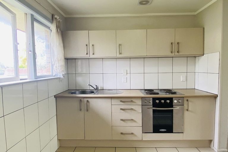 Property details for 4/261 Blockhouse Road, Avondale, Auckland, 0600