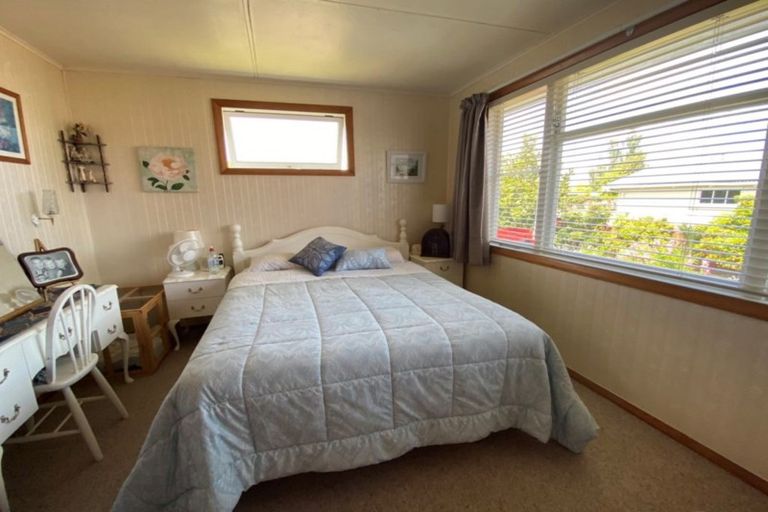 Photo of property in 16 Graham Street, Eltham, 4322