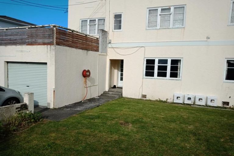 Photo of property in 73 Whites Line East, Waiwhetu, Lower Hutt, 5010