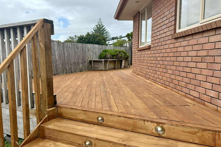 Photo of property in 13 Dovey Place, Massey, Auckland, 0614