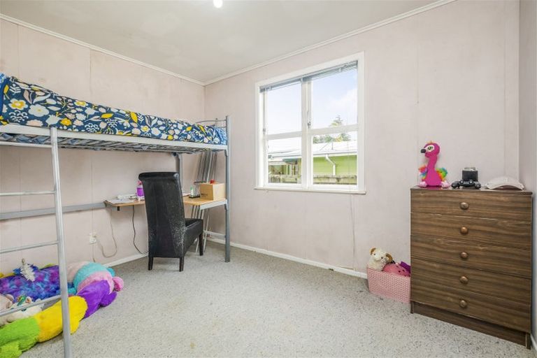 Photo of property in 12 Cargill Street, Papakura, 2110