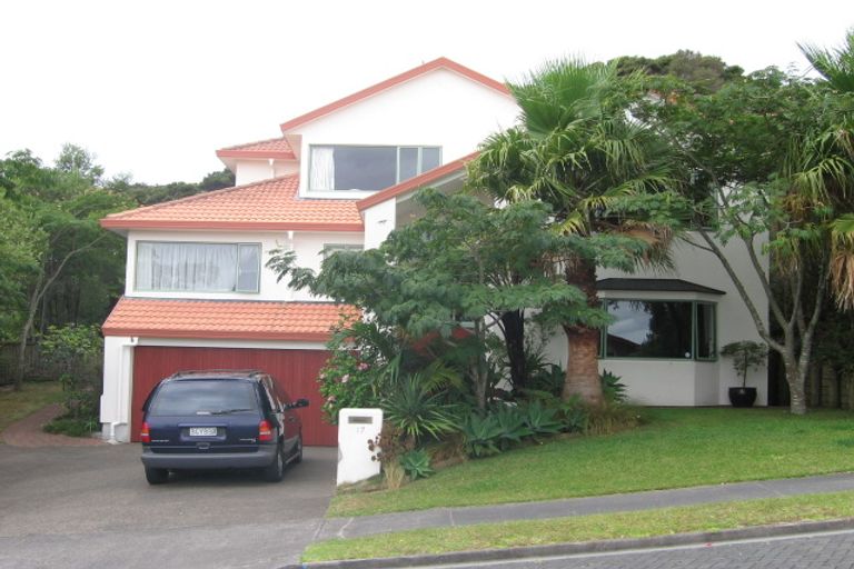 Photo of property in 17 Chedworth Drive, Glenfield, Auckland, 0629
