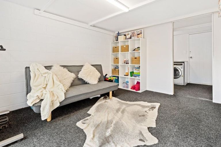 Photo of property in 2/53 Taioma Crescent, Te Atatu Peninsula, Auckland, 0610