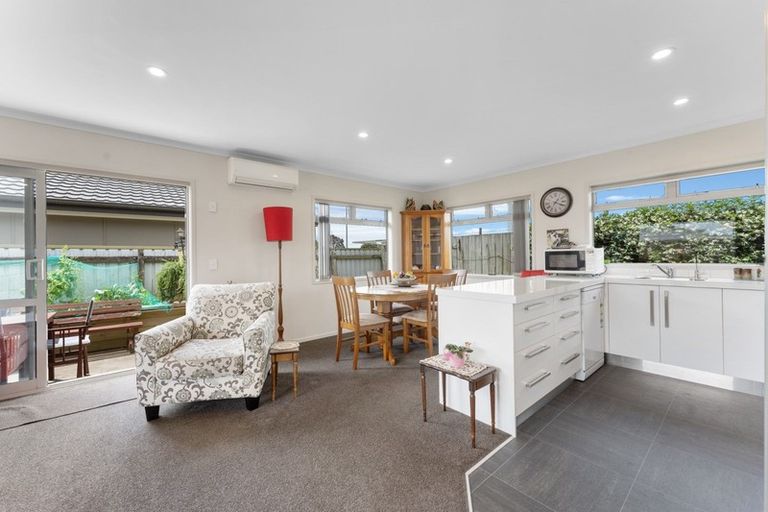Photo of property in 27a Tukapa Street, Westown, New Plymouth, 4310