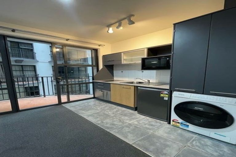 Photo of property in Atrium Apartments, 3i/154 The Terrace, Wellington Central, Wellington, 6011