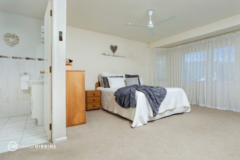 Photo of property in 6 Pelican Lane, Unsworth Heights, Auckland, 0632