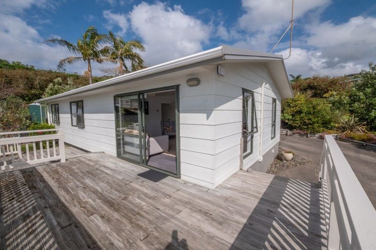 Photo of property in 38 Stratford Drive, Cable Bay, 0420