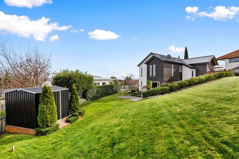 Photo of property in 17 Iona Road, Havelock North, 4130