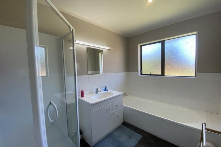 Photo of property in 34 Percy Dyett Drive, Karori, Wellington, 6012