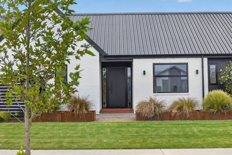 Photo of property in 28 Inch Crescent, Rangiora, 7400