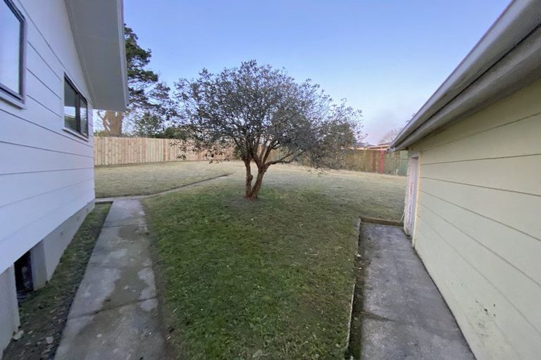 Photo of property in 17 Brougham Place, West Harbour, Auckland, 0618