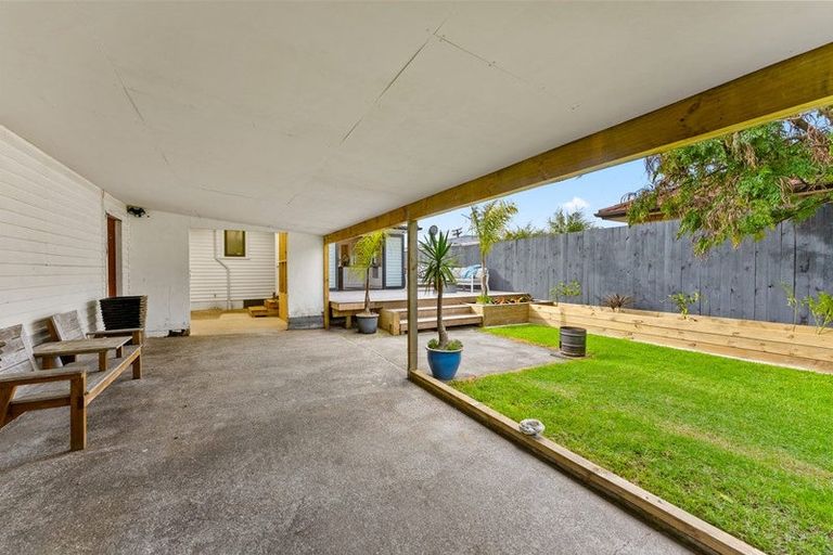 Photo of property in 9 Grainger Road, Te Atatu South, Auckland, 0610