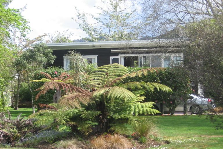 Photo of property in 3 Acacia Road, Lake Okareka, Rotorua, 3076