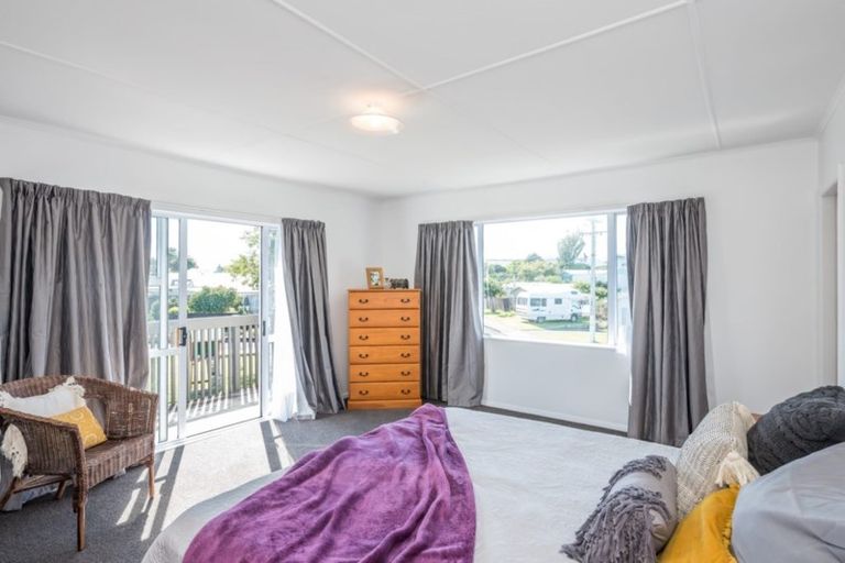 Photo of property in 115 Alexander Road, Raumati Beach, Paraparaumu, 5032