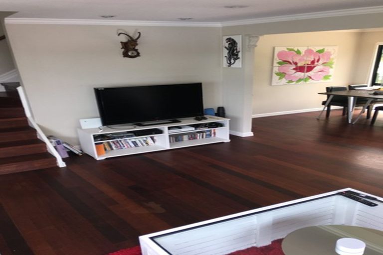 Photo of property in 15 Van Dyke Place, West Harbour, Auckland, 0618