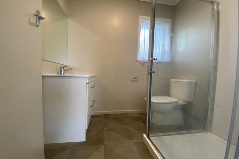 Photo of property in 37 Spence Road, Henderson, Auckland, 0612