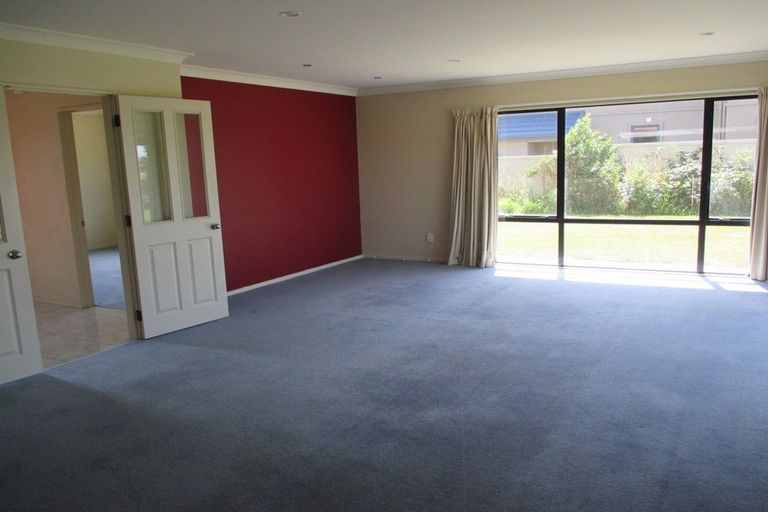 Photo of property in 35 Ruapehu Drive, Fitzherbert, Palmerston North, 4410