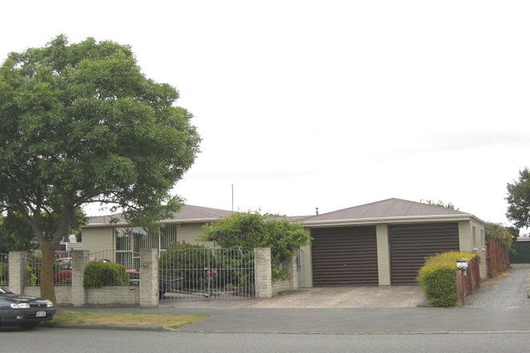 Photo of property in 2/123a Queenspark Drive, Parklands, Christchurch, 8083
