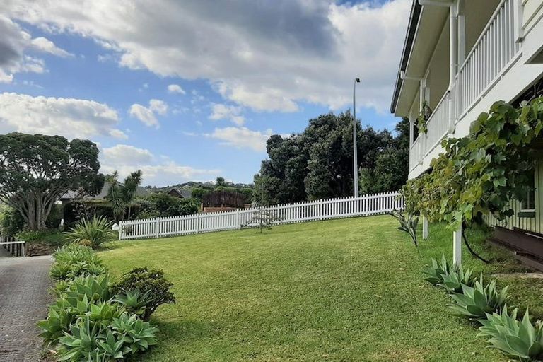 Photo of property in 13 Robertson Street, Russell, 0202