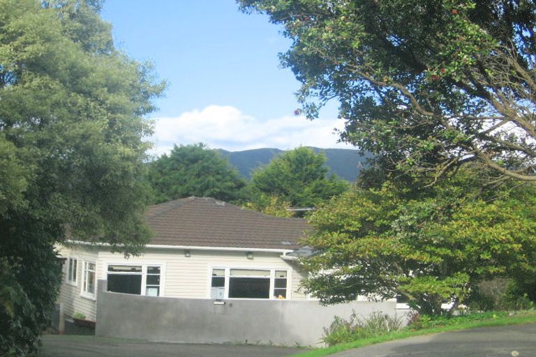 Photo of property in 3 Harbour View Road, Harbour View, Lower Hutt, 5010