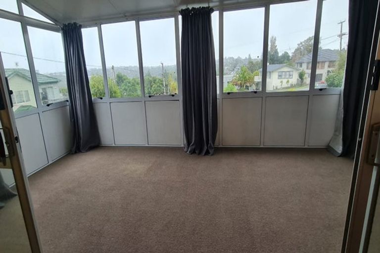 Photo of property in 10 Howard Road, Northcote, Auckland, 0627