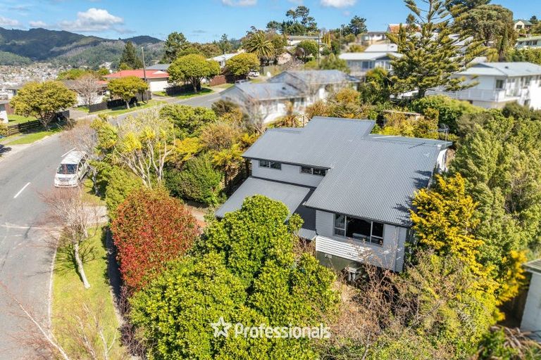 Photo of property in 118 Holborn Drive, Stokes Valley, Lower Hutt, 5019
