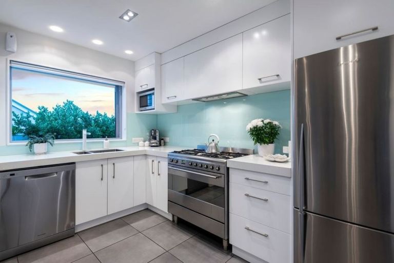 Photo of property in 1/22 Matipo Road, Mairangi Bay, Auckland, 0630