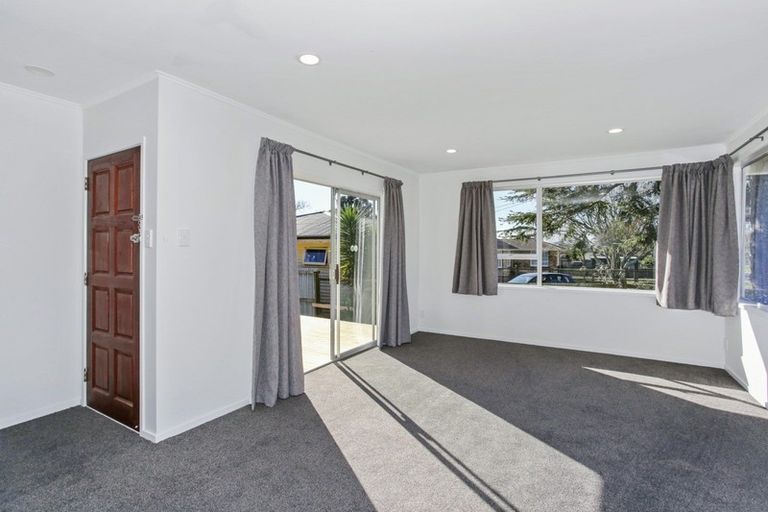 Photo of property in 30a Birdwood Road, Swanson, Auckland, 0612