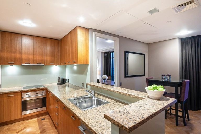 Photo of property in The Metropolis Apartments, 3303/1 Courthouse Lane, Auckland Central, Auckland, 1010