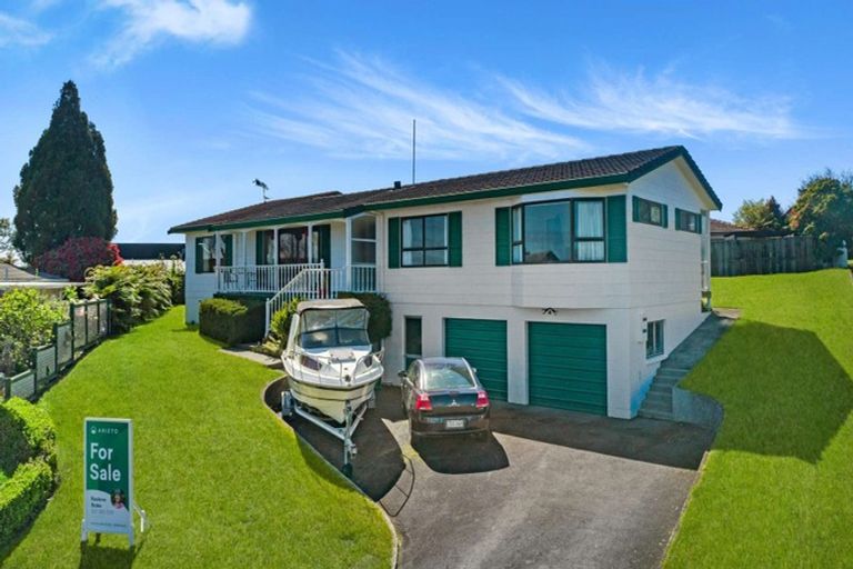 Photo of property in 10 Bradley Place, Lynmore, Rotorua, 3010