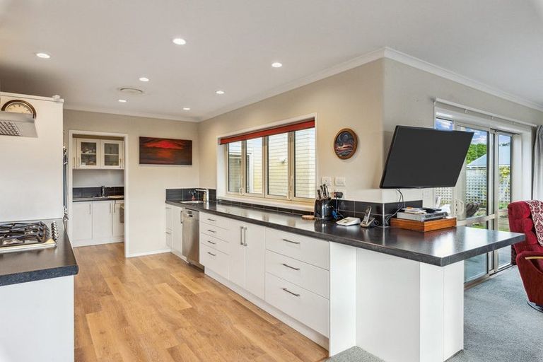 Photo of property in 36 Pharazyn Avenue, Waikanae Beach, Waikanae, 5036