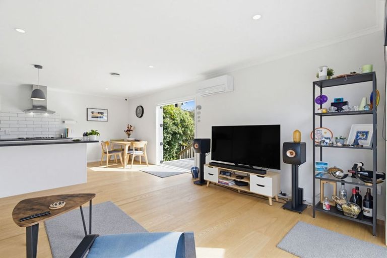 Photo of property in 48 Stottholm Road, Titirangi, Auckland, 0604