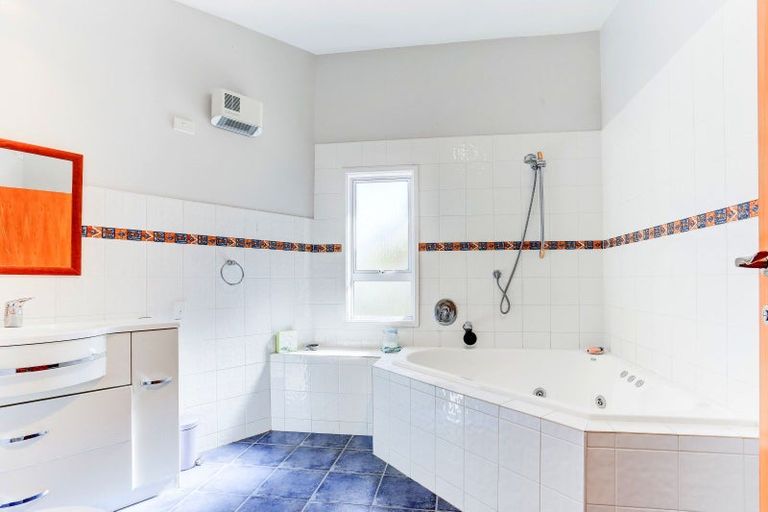 Photo of property in 12 Taylor Street, Durie Hill, Whanganui, 4500