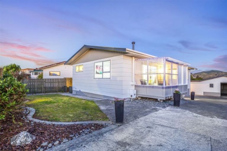 Photo of property in 3 Toporoa View, Ascot Park, Porirua, 5024