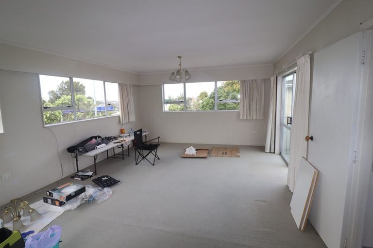 Photo of property in 142 Mokoia Road, Chatswood, Auckland, 0626