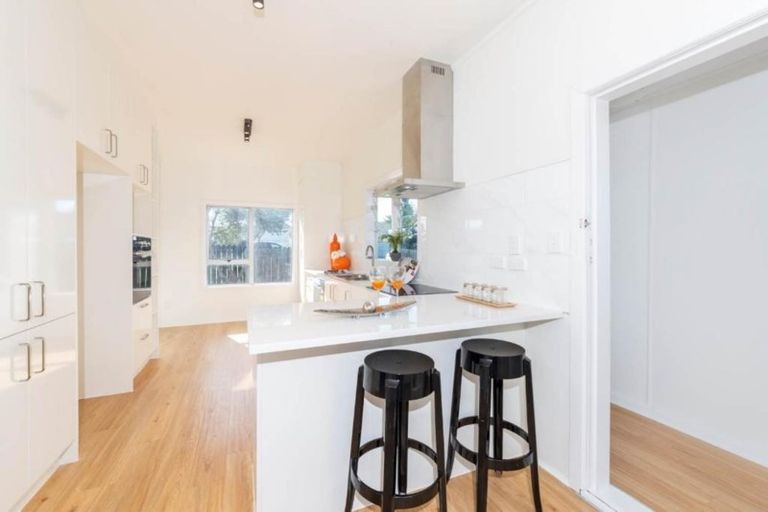 Photo of property in 1 Kamara Road, Glen Eden, Auckland, 0602