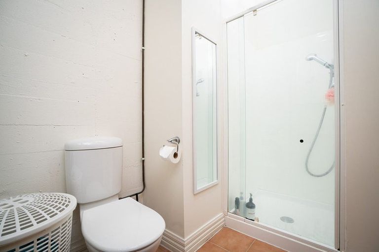 Photo of property in Endeavour Apartments, 10/125 Thorndon Quay, Pipitea, Wellington, 6011