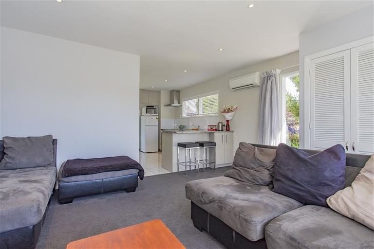 Photo of property in 2/5 Sarabande Avenue, Redwood, Christchurch, 8051