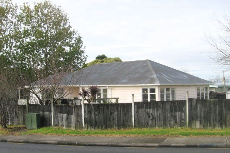 Photo of property in 70a Lincoln Park Avenue, Massey, Auckland, 0614