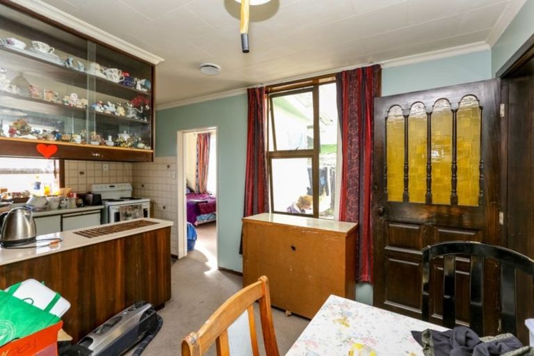 Photo of property in 115 Mangorei Road, Merrilands, New Plymouth, 4312