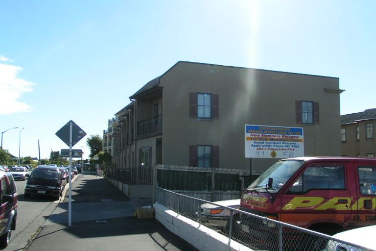 Photo of property in 2/97b Mokoia Road, Birkenhead, Auckland, 0626