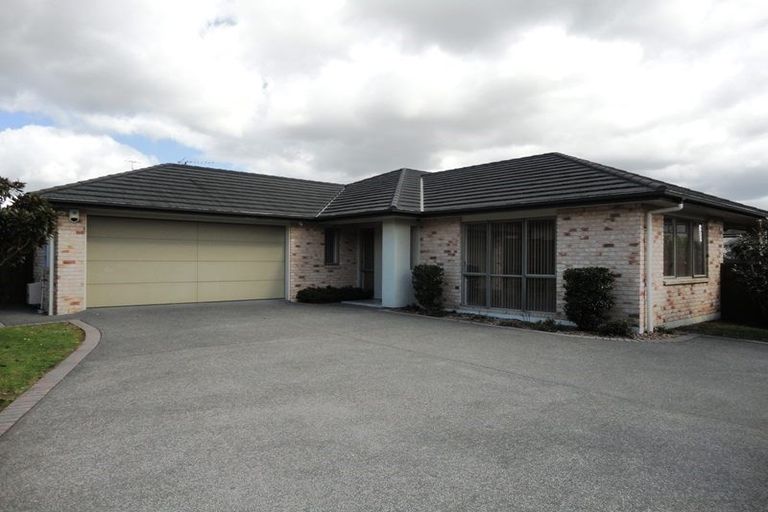 Photo of property in 11 Kaitune Drive, Flat Bush, Auckland, 2016